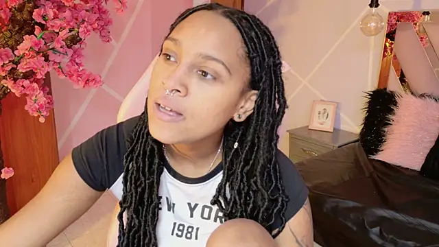 Elith noa online show from September 25, 7:39 pm