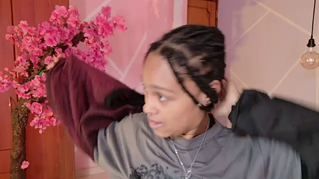 Elith noa online show from October 7, 7:22 pm