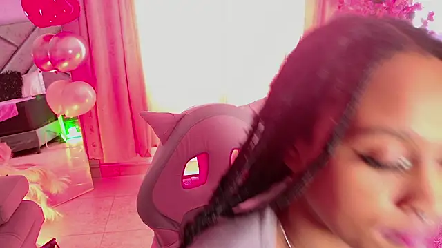 Elith noa online show from February 18, 7:43 pm