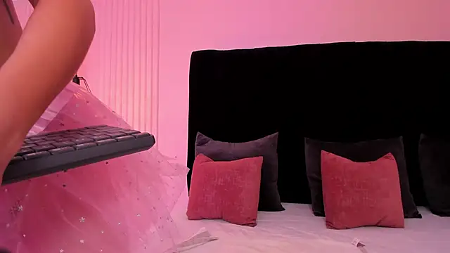 shaina vasquez online show from November 8, 5:40 am