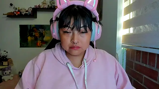 Shaddycute  online show from March 10, 1:27 pm