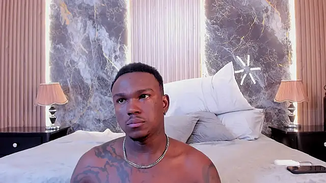 Snapshot of Troykhalil chatting on February 14, 2:39 am Troykhalil online show from February 14, 2:39 am