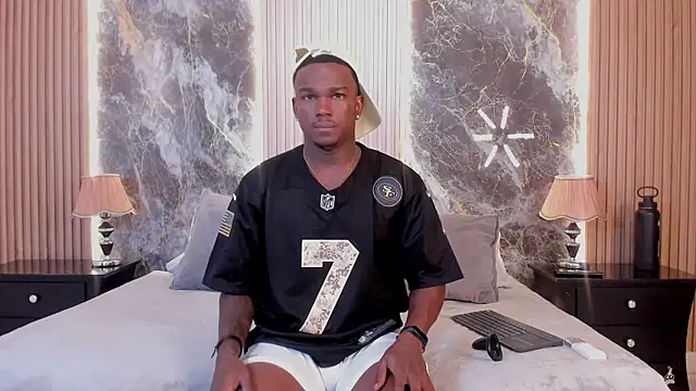 Snapshot of Troykhalil chatting on February 15, 8:33 pm Troykhalil online show from February 15, 8:33 pm