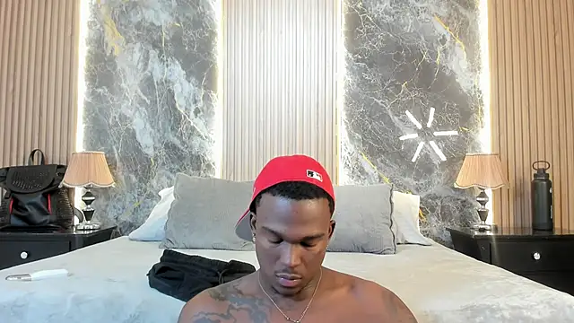 Snapshot of Troykhalil chatting on February 21, 2:06 am Troykhalil online show from February 21, 2:06 am