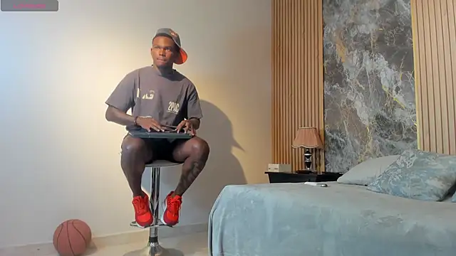 Snapshot of Troykhalil chatting on March 14, 8:17 pm Troykhalil online show from March 14, 8:17 pm