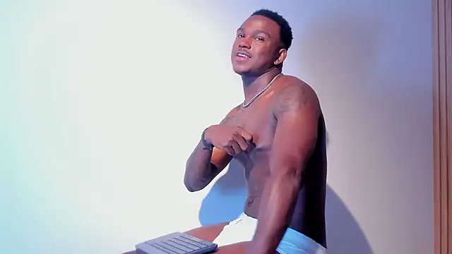 Snapshot of Troykhalil chatting on March 19, 2:05 am Troykhalil online show from March 19, 2:05 am