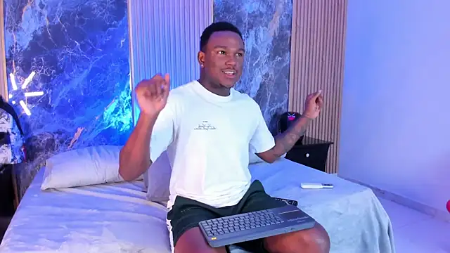 Snapshot of Troykhalil chatting on October 6, 10:18 pm Troykhalil online show from October 6, 10:18 pm