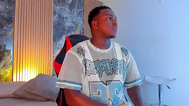 Snapshot of Troykhalil chatting on October 26, 6:08 am Troykhalil online show from October 26, 6:08 am