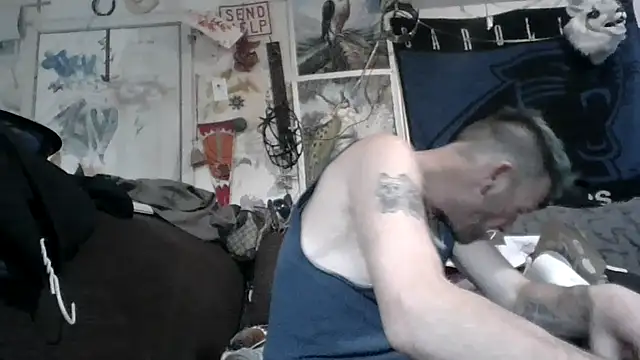 Snapshot of gettinit2wice chatting on October 18, 8:15 am gettinit2wice online show from October 18, 8:15 am