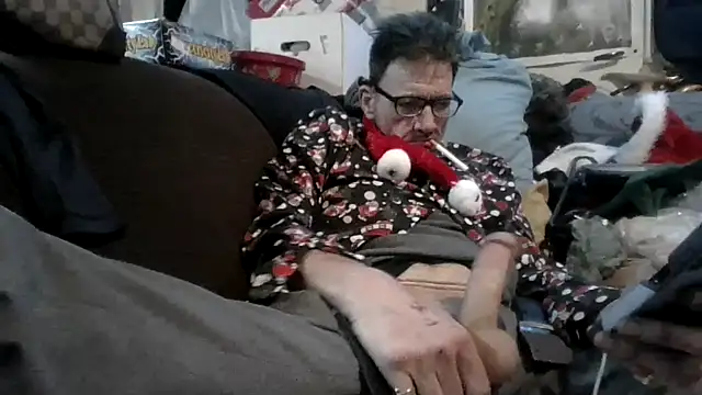 Snapshot of gettinit2wice chatting on November 28, 9:45 am gettinit2wice online show from November 28, 9:45 am