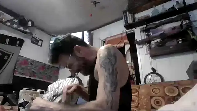 Snapshot of gettinit2wice chatting on June 4, 12:11 pm gettinit2wice online show from June 4, 12:11 pm