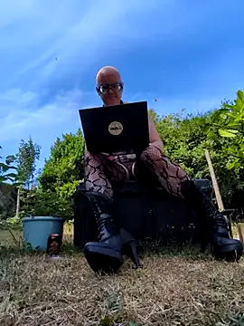 biffboff123 online show from July 30, 1:32 pm