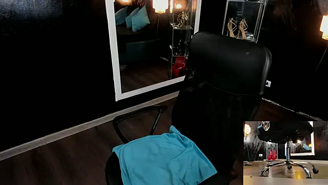 Snapshot of EvelynLexy chatting on February 19, 8:55 am EvelynLexy online show from February 19, 8:55 am
