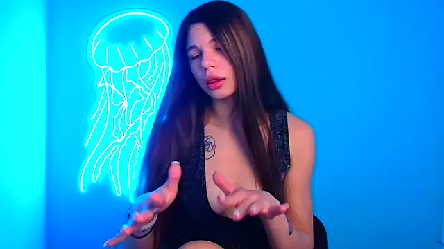 Snapshot of Hanna_Way chatting on December 12, 9:30 am Hanna Way online show from December 12, 9:30 am