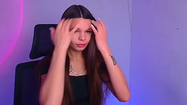 Snapshot of Hanna_Way chatting on December 17, 6:35 am Hanna Way online show from December 17, 6:35 am