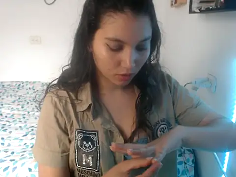 HannaKlein online show from October 7, 6:05 pm