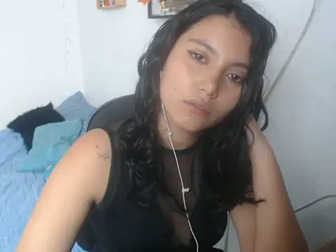 HannaKlein online show from December 17, 6:36 pm