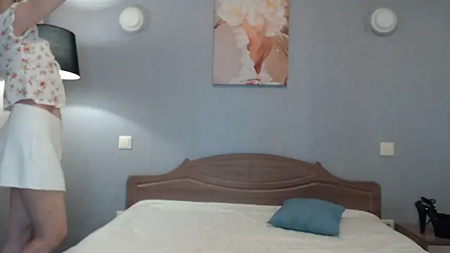 Snapshot of AvelinaLeoni chatting on February 8, 3:53 pm AvelinaLeoni online show from February 8, 3:53 pm