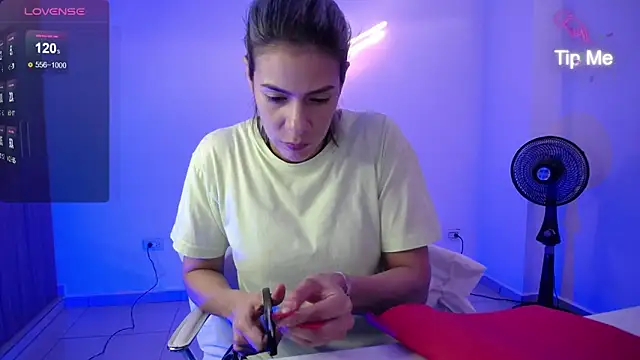 candydowson1 online show from December 9, 9:37 pm