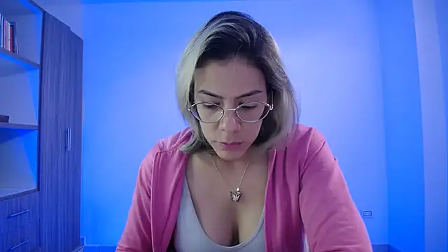 candydowson1 online show from November 18, 2:43 pm