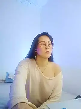 Elle Lee  online show from December 5, 10:45 pm
