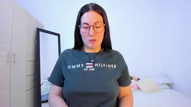 Elle Lee  online show from November 27, 3:36 pm