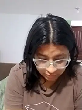 sarah12333 online show from July 18, 12:04 am