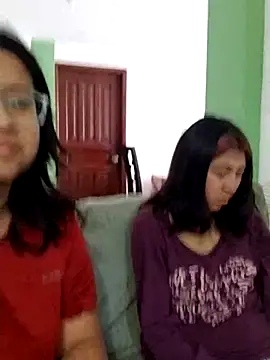 sarah12333 online show from July 19, 10:24 pm