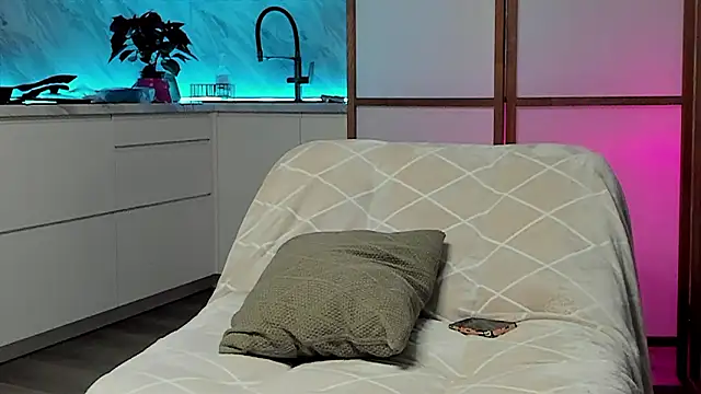 Snapshot of Devilina_V chatting on December 5, 2:44 pm Devilina V online show from December 5, 2:44 pm