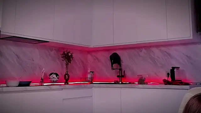 Snapshot of Devilina_V chatting on December 14, 11:18 am Devilina V online show from December 14, 11:18 am