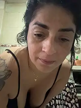 Snapshot of karenlennox1 chatting on January 18, 7:50 pm karenlennox1 online show from January 18, 7:50 pm