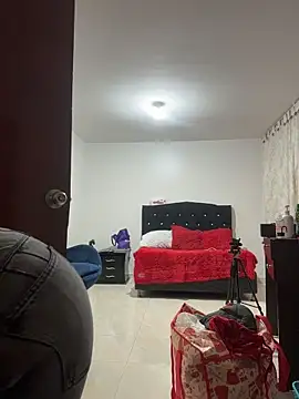 Snapshot of karenlennox1 chatting on February 14, 8:27 pm karenlennox1 online show from February 14, 8:27 pm