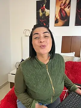 karenlennox1 online show from June 12, 11:46 pm