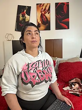 karenlennox1 online show from June 16, 11:29 pm