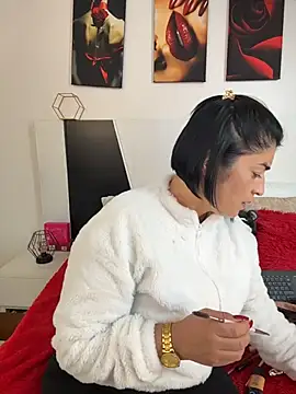karenlennox1 online show from July 17, 12:39 am
