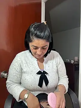 karenlennox1 online show from July 31, 11:37 pm