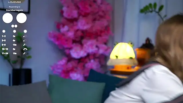 EdlinHargus online show from March 4, 2:27 am