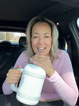 Snapshot of Cherry-red-xo chatting on March 12, 5:19 pm Cherry-red-xo online show from March 12, 5:19 pm