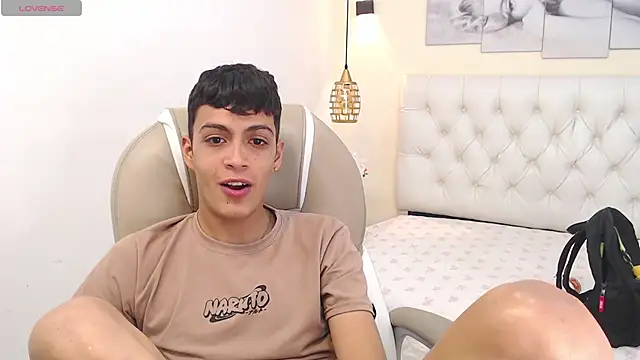 SkinnyBoy  online show from January 7, 6:24 pm