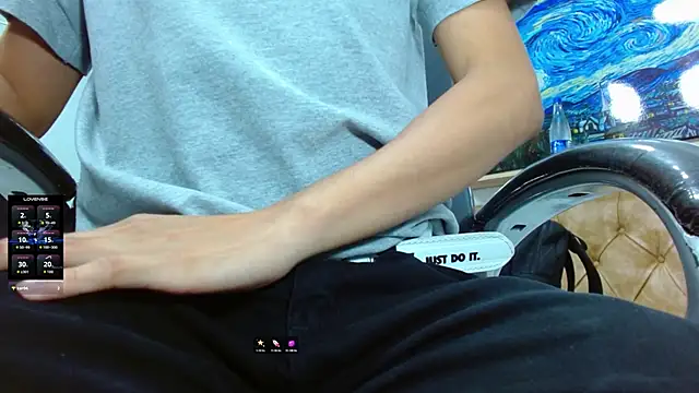 Snapshot of SkinnyBoy_ chatting on October 21, 7:25 pm SkinnyBoy  online show from October 21, 7:25 pm