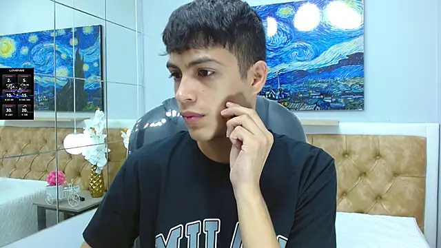 Snapshot of SkinnyBoy_ chatting on October 22, 12:38 pm SkinnyBoy  online show from October 22, 12:38 pm