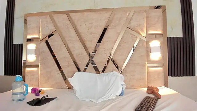 molly sweetee online show from January 15, 7:59 am