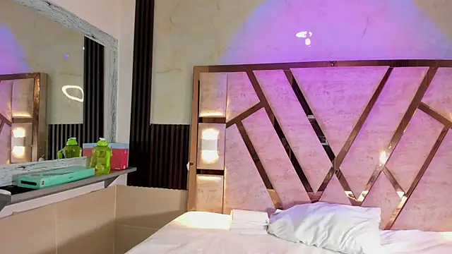 molly sweetee online show from December 16, 1:43 am