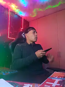 Snapshot of Jhonyblack_1 chatting on December 1, 9:20 pm Jhonyblack 1 online show from December 1, 9:20 pm