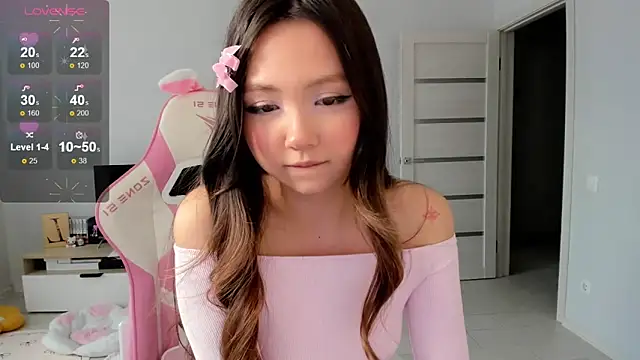 Snapshot of Fluffy_Rose chatting on April 1, 9:32 am Fluffy Rose online show from April 1, 9:32 am