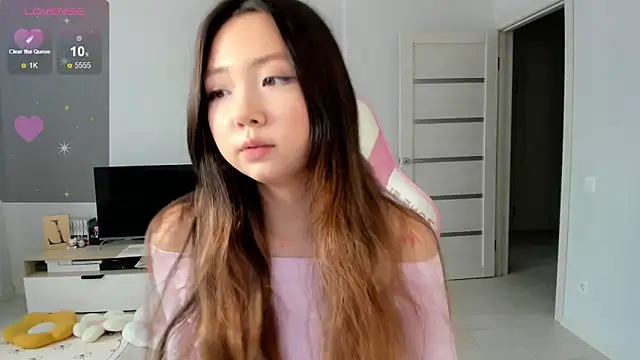 Snapshot of Fluffy_Rose chatting on April 7, 3:18 am Fluffy Rose online show from April 7, 3:18 am
