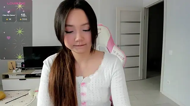 Snapshot of Fluffy_Rose chatting on April 11, 3:33 am Fluffy Rose online show from April 11, 3:33 am