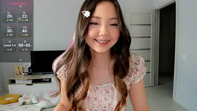 Snapshot of Fluffy_Rose chatting on April 16, 4:24 am Fluffy Rose online show from April 16, 4:24 am