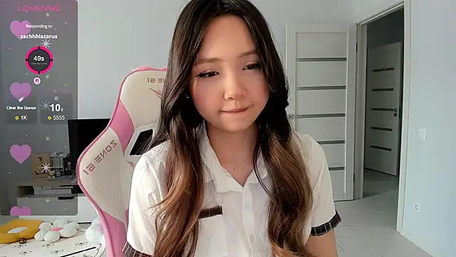 Snapshot of Fluffy_Rose chatting on April 18, 3:21 am Fluffy Rose online show from April 18, 3:21 am
