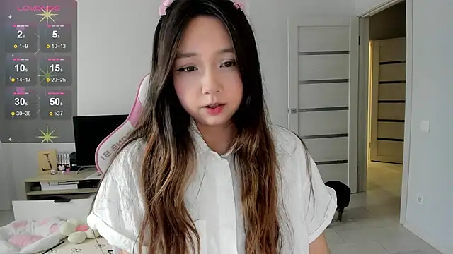 Snapshot of Fluffy_Rose chatting on May 7, 4:07 am Fluffy Rose online show from May 7, 4:07 am